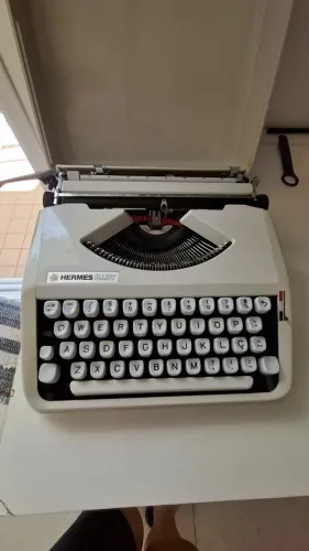 Máquina de escrever antiga
