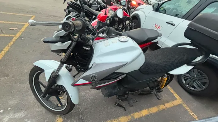 Alugue uma Yamaha Fazer 150cc cor branca econômica|| R$ 300,00 semana