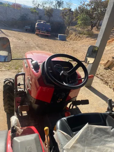 Trator Yanmar Solis 26 4WD