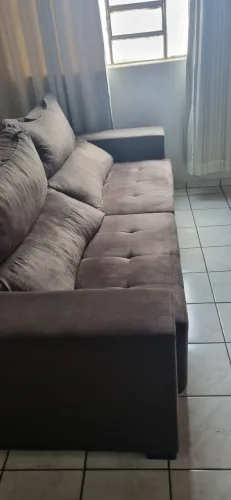 Sofá cama retrátil e reclinável.