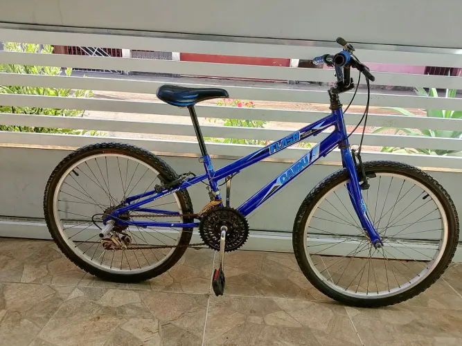 vende se uma bicicleta 