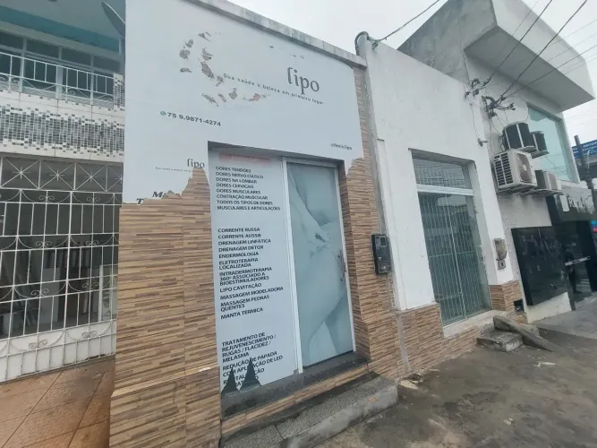 Imóvel com dois pontos comerciais para venda, com 238 m2 de área total, no Centro de Alag