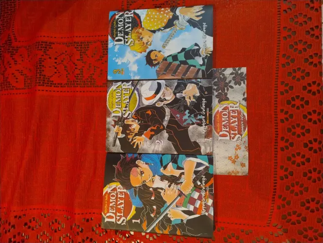 Mangá Demon Slayer Kimetsu No Yaiba volume 1 ao 3
