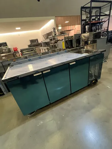 Balcão de serviço refrigerado 2m com pia - pronta entrega