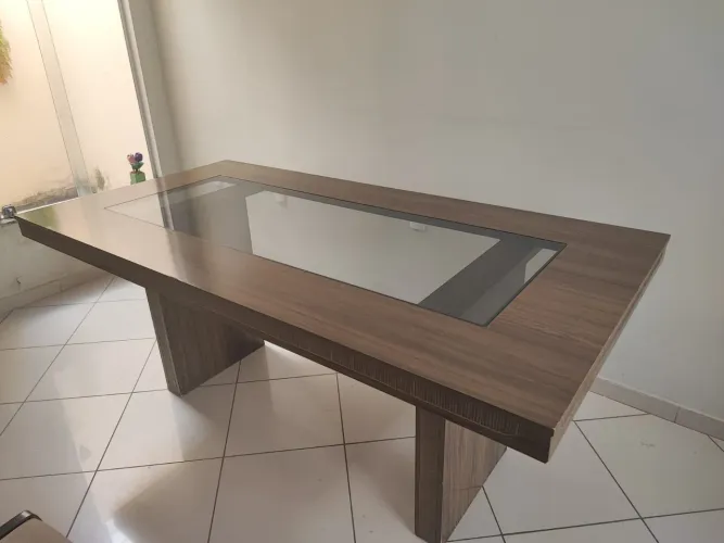 Mesa com 6 cadeiras
