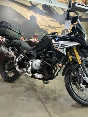 Fantástica moto de procedência 