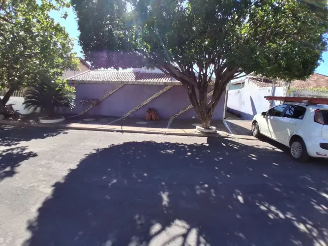 Casa bem localizada no CPA 2 á venda Morada da Serra, Centro político