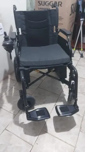 Cadeira de Roda e Muletas