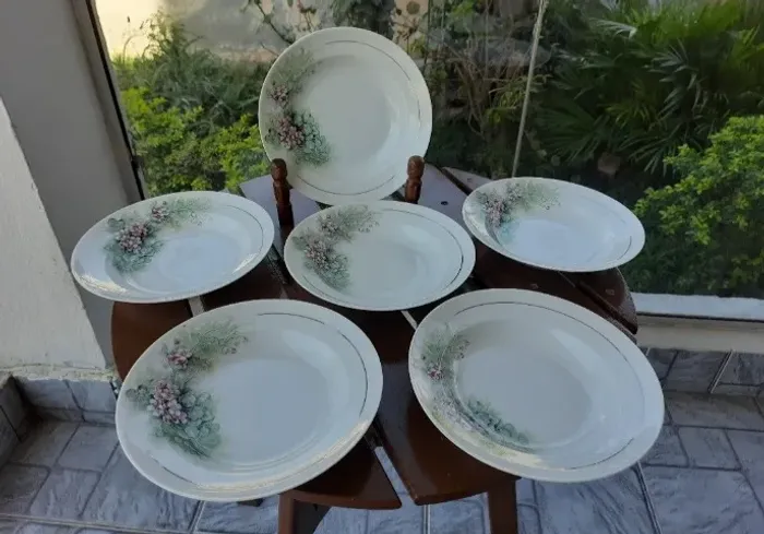 lote com 6 pratos fundos em porcelana antiga Real 23cm diâmetro louça antiga