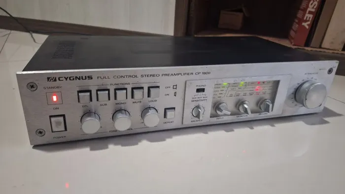 PRÉ AMPLIFICADOR CYGNUS CP 1800