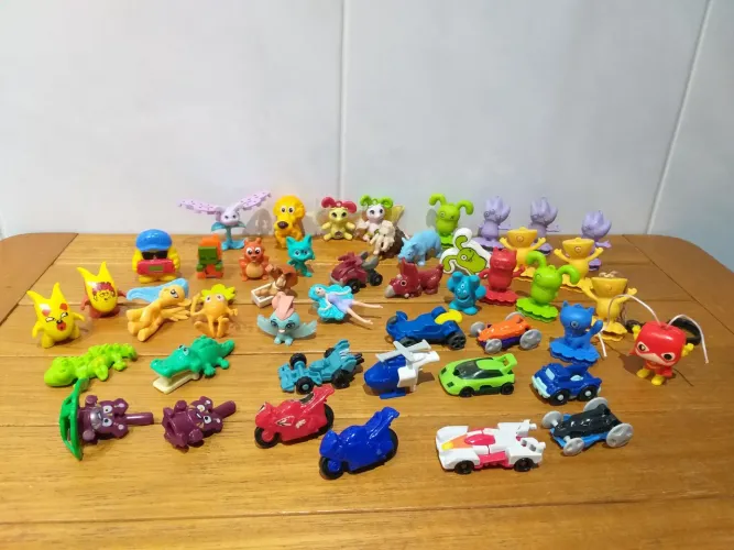 Lote Kinder Ovo Tudo por 70,00