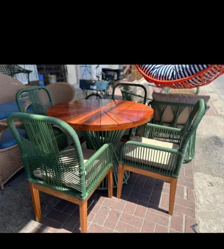 Mesa com cadeira 