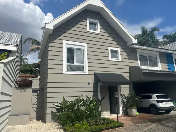 Casa de condomínio para aluguel possui 273 metros quadrados com 4 quartos