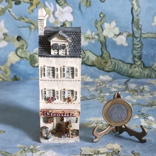 Miniatura Paris Fleuriste (Florista), pintada a mão. J. Carlton. 10 cm. Referência 218169