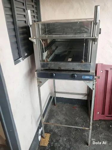 Fogão industrial funcionando perfeitamente 380,00 dependendo do bairro entrego sem taxa 
