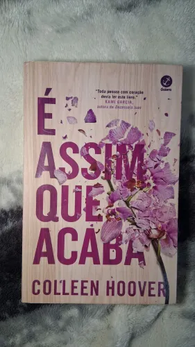 Livro É Assim Que Acaba - Collen Hoover (Ótimo estado)