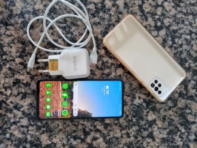 Vende-se celular A51, usado totalmente conservado, no valor de 1.000 reais, tem nota fisca