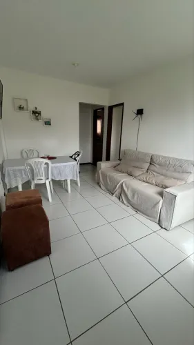 Mesa de plastico + 4 cadeiras