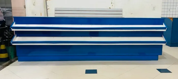 BALCÃO MDF COM EXPOSITOR NA FRENTE À VENDA 