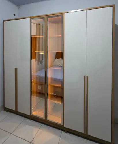 Guarda roupa Moval Atacama com led, porta de vidro