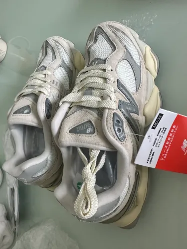 Tênis New balance 9060