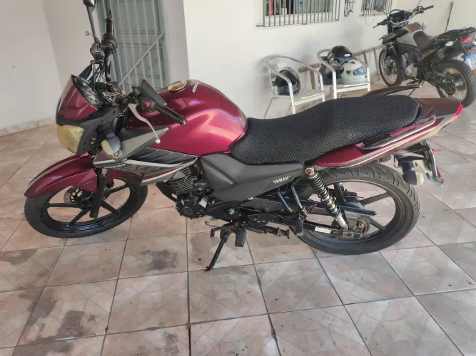 Fazer 150 flex vermelha 