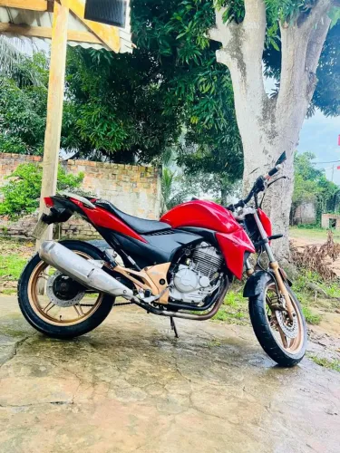 Moto em Ótimo estado pro ano dela. 