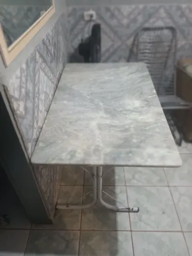 Vendo mesa de Granito, baratinho pra vender logo. 