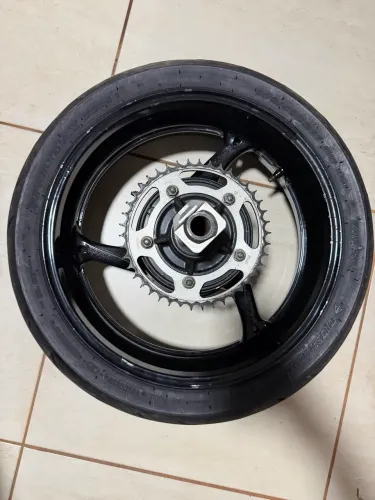 Roda traseira suzuki GSX R 750