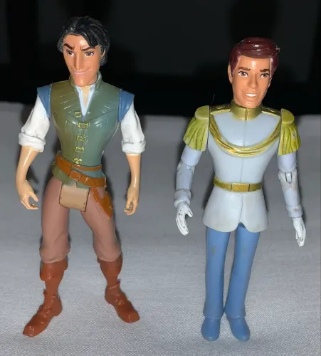 2 Príncipes Disney Flynn Rider Enrolados e Príncipe Encantado Cinderela