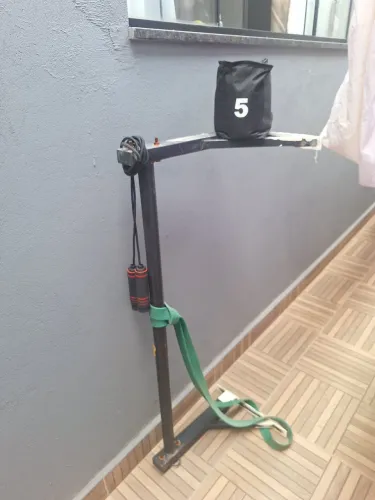 barra fixa de parede mais corda de pular e uma caneleira 5kg !