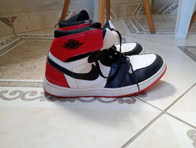 Vendo Tênis Nike Edição Jordan...Tamanho 43...Falta apenas a palmilha... *