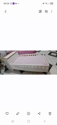 Vendo cama com colchão pouco meses de uso,tudo novo