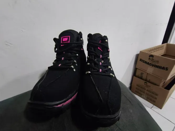Bota feminina marca cat tamanho 35