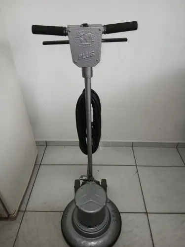 Vendo enceradeira 350