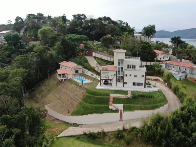 Casa Condomínio em Igaratá - 500m² - 5 Suites