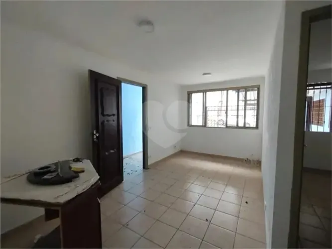 Casa térrea em condomínio fechado com 3 dormitórios