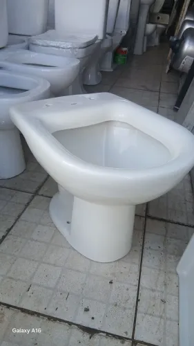 Vaso Convencional Celite Slim Creme Claro com Jato Plus