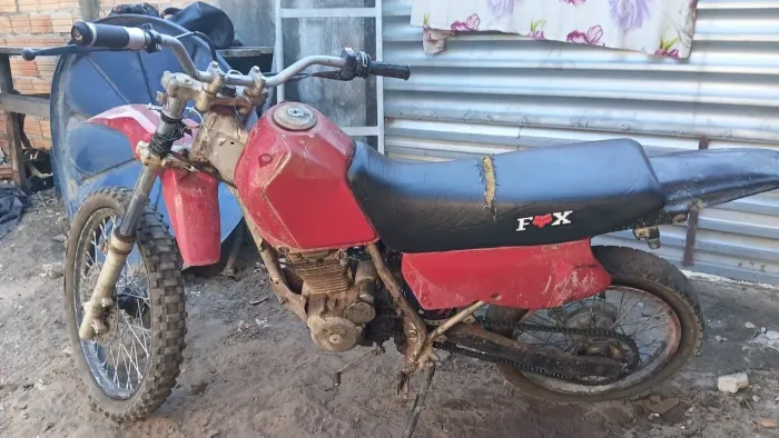 XR 200 boa pra trilha ou pra fazer projeto, motor com revisão do motor em dia .