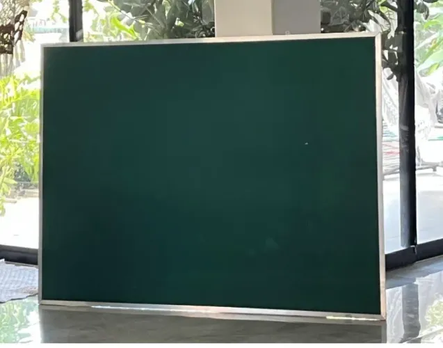 Quando/painel revertido em tecido suede, moldura alumínio, medido1,20 por 1,80