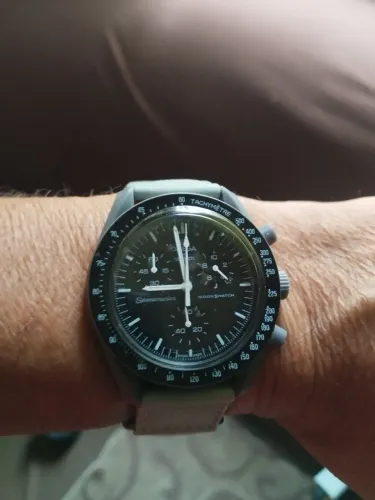 Relógio Omega Swatch MoonSwatch Mission to Mercury cinza com fundo preto NOVO ZERO NACAIXA