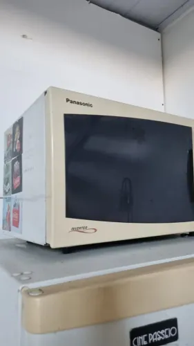 MICROONDAS PANASONIC INVERTER (Com Defeito) - Usado