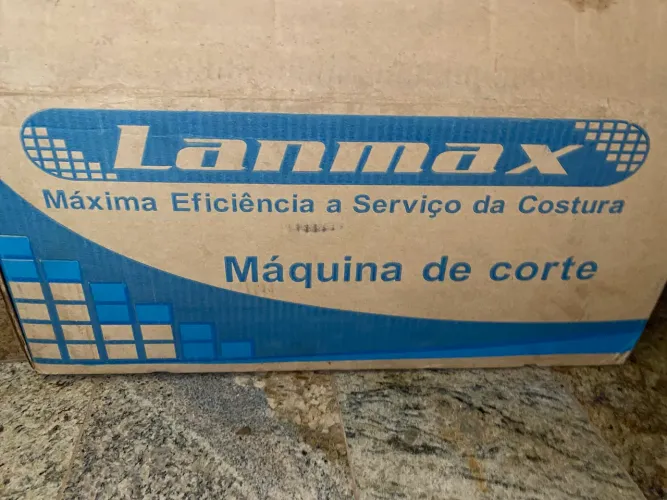 Máquina de Corte Reta Industrial para Tecido - Cortadeira de Confecção