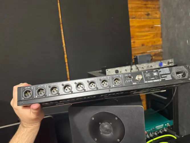 Ultragain Pro-8 Digital (ADA8000) Behringer