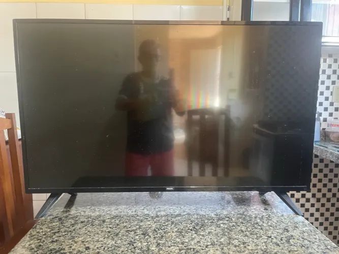 Vende-se uma tv Philips 43 polegadas 4k com defeito na display R$400