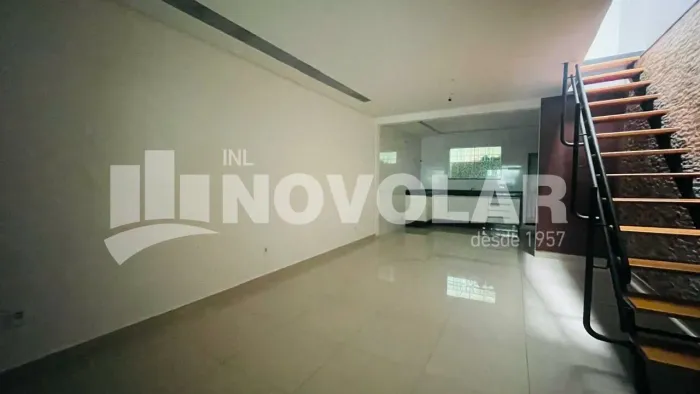 Casa assobradada na Vila Medeiros com 3 dormitórios e uma vaga