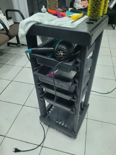 Vendo lavatorio para salão e carrinho de apoio para cabeleireira