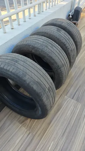 Pneu 185/60 R15 88H Usado - Bom Estado - R$ 130 Cada