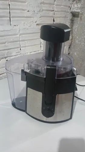 Espremedeira de frutas Juice seminova