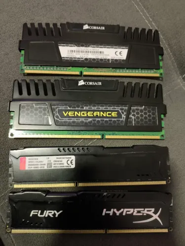 Vendo 4 memórias ram ddr3, 2 hyperx furi de 8gb de 1866mhz e 2 memórias de 4, gb 1666mhz